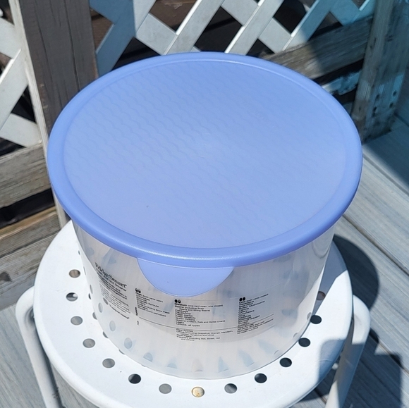 Large Tupperware Fridge Smart Fruit & Veggie Sheer Container with Lid - Picture 4 of 10